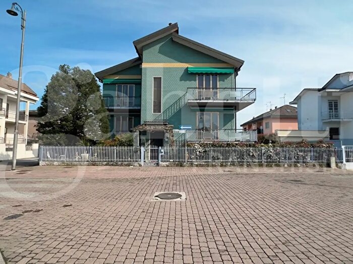 Casa con 8 locali in vendita in Via Achille Grandi, Pieve Emanuele