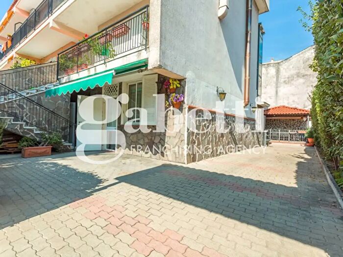 Casa con 6 locali in vendita in Viale Spagna, Villaricca