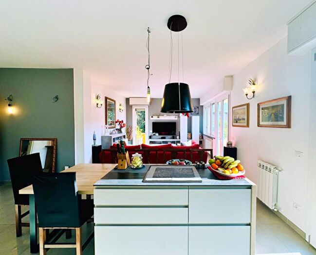 Appartamento con 5 locali in vendita in Pietrasanta