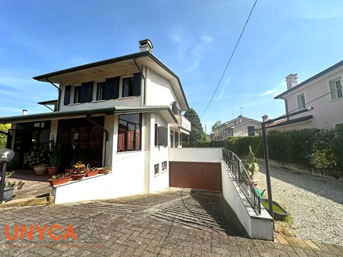Casa quadrilocale in vendita in Selvazzano Dentro