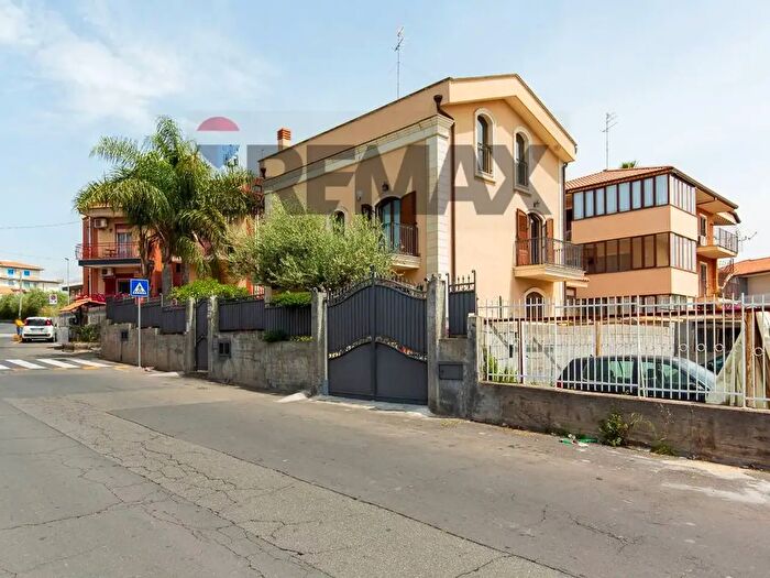 Casa con 9 locali in vendita in Via Poggio del Lupo B, Misterbianco
