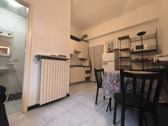 Appartamento bilocale in affitto in Via Legnone, Dergano, Milano