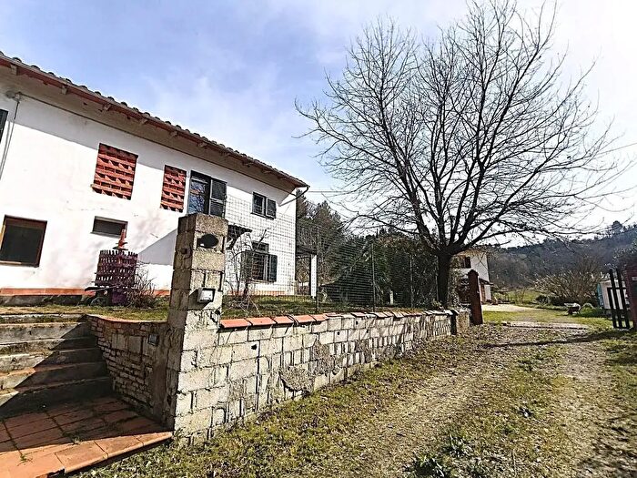 Casa con 9 locali in vendita in San Miniato