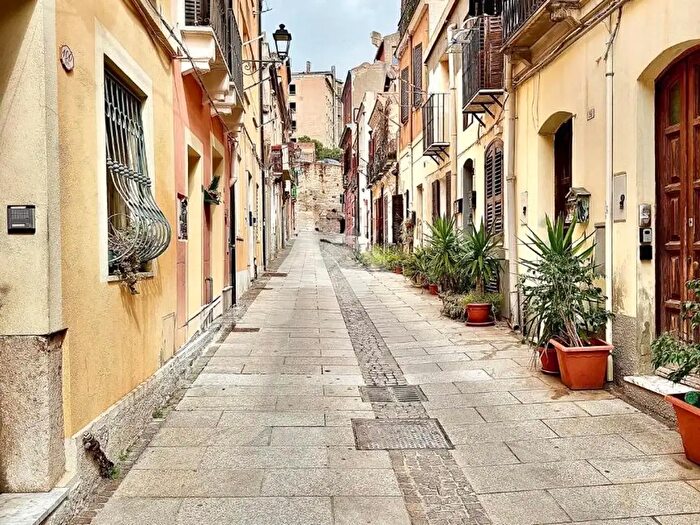 Appartamento trilocale in vendita in Via Santa Restituta, Cagliari