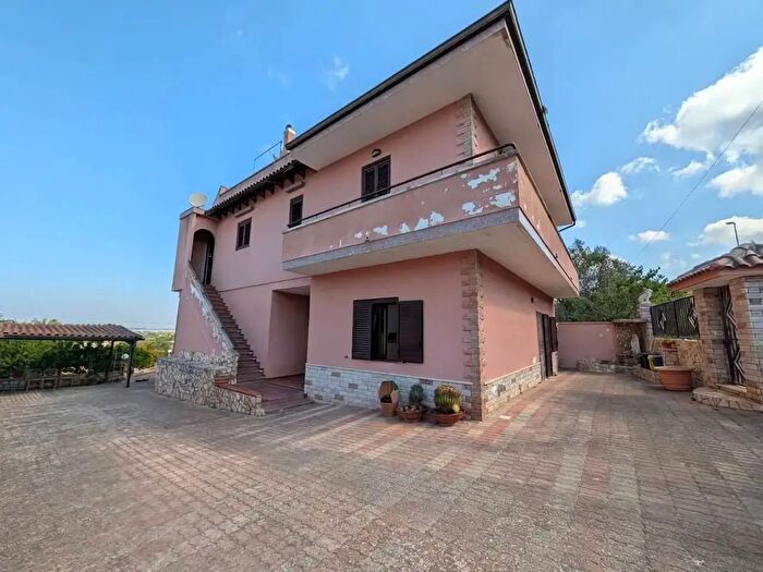 Casa con 9 locali in vendita in Via Tommaso Fiore, Gallipoli