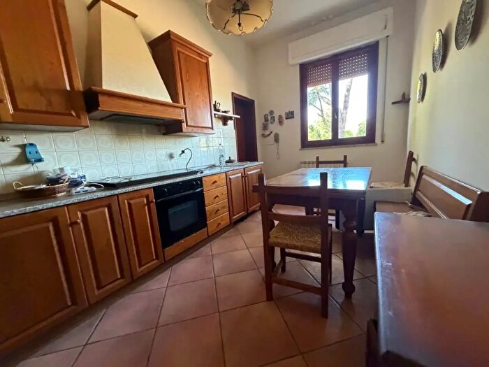 Casa con 12 locali in vendita in Vinci