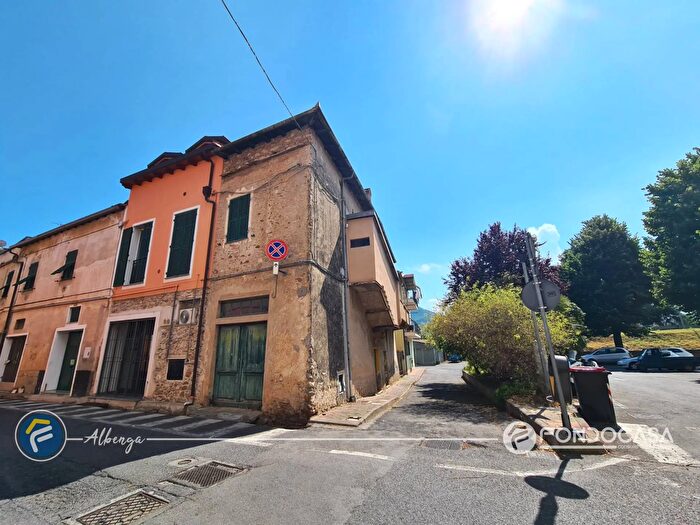 Casa trilocale in vendita in Via al Piemonte, Albenga