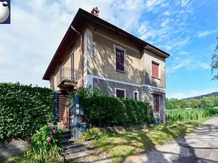 Casa con 6 locali in vendita in Sp, Erba