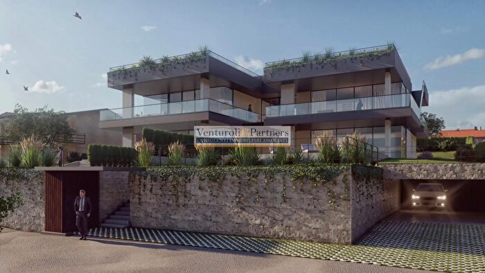 Appartamento trilocale in vendita in Via della Molaria, Manerba Del Garda