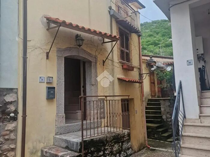 Casa quadrilocale in vendita in Via Domenico Orlacchio, Cautano