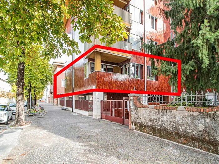 Appartamento con 6 locali in vendita in Via Teobaldo Ciconi, Udine