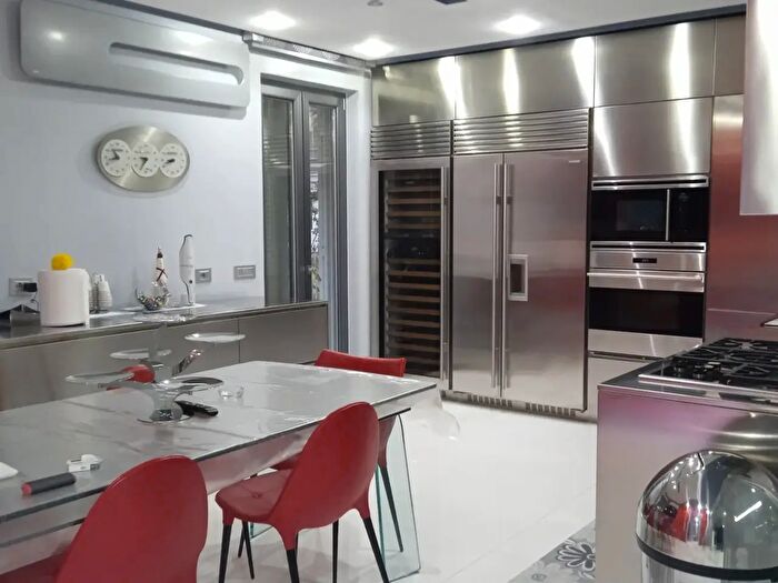 Casa con 6 locali in vendita in Via dellAuriga, Napoli