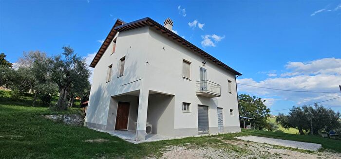 Casa con 5 locali in vendita in San Severino Marche