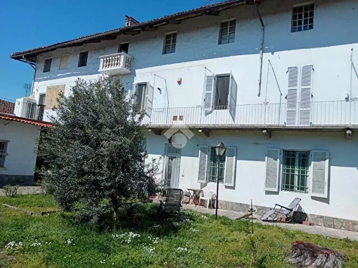 Casa con 14 locali in vendita in Via Carlo Alberto, Virle Piemonte