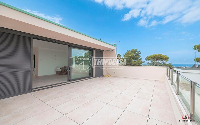 Appartamento con 5 locali in vendita in Viale Trebaci, Riccione