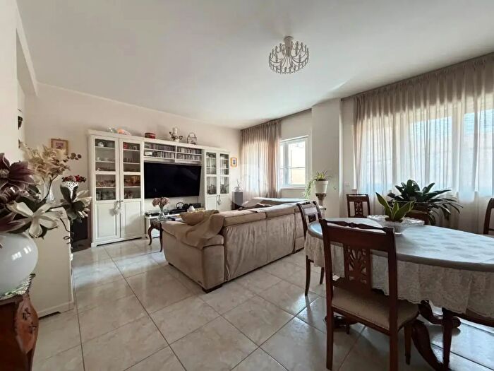 Appartamento con 6 locali in vendita in Via dei Giardini, LAquila