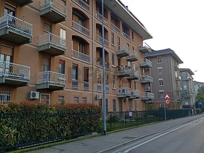 Appartamento con 6 locali in vendita in Via Diga Masetti e, Mantova