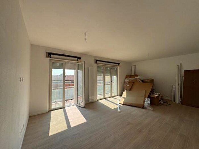 Appartamento trilocale in vendita in Via Zara, Cremona