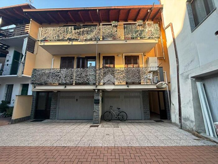 Appartamento trilocale in vendita in Via Giuseppe Garibaldi, Centro, Trecate