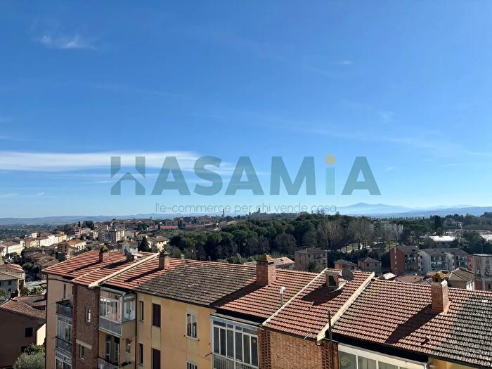 Appartamento con 5 locali in vendita in Via Mario Bandini, Siena