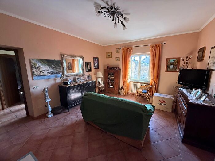 Appartamento con 5 locali in vendita in Largo Zeffiro Matulli, Rignano Flaminio