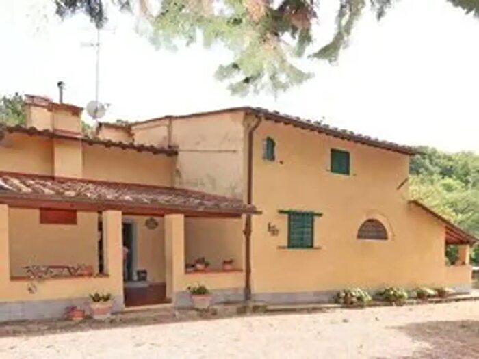 Casa con 7 locali in vendita in Vicchio