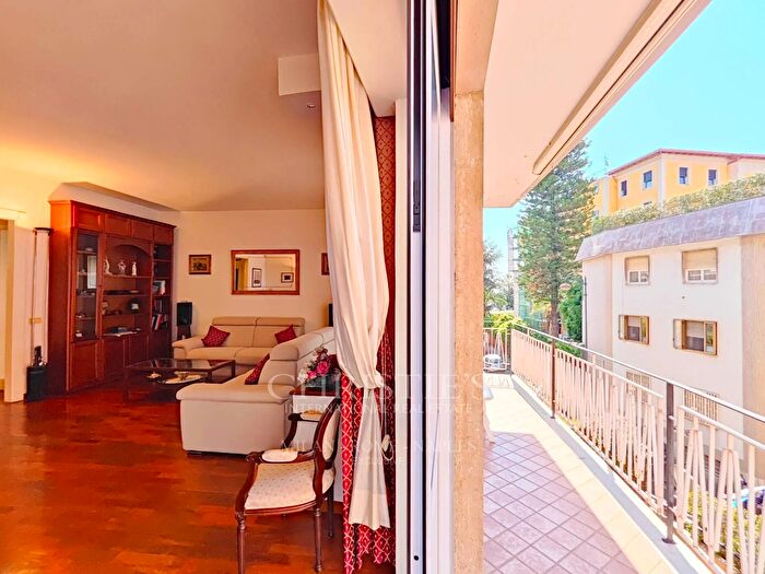 Appartamento con 6 locali in vendita in Via Torquato Tasso, Napoli