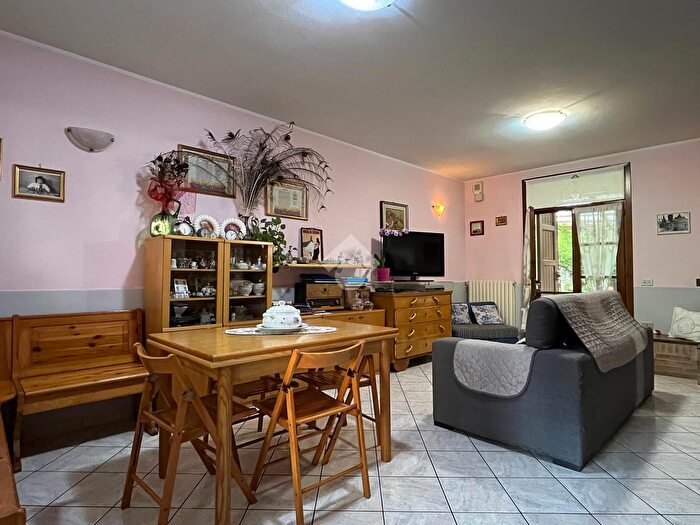 Casa quadrilocale in vendita in Via Maggio, Bibbiano