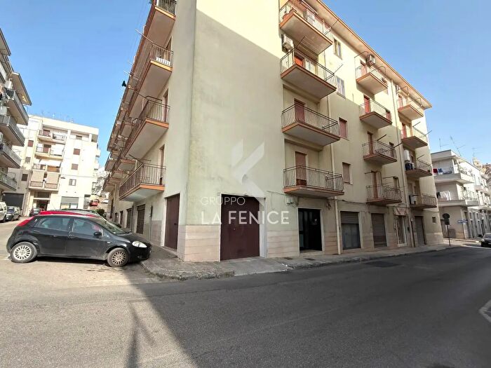 Appartamento trilocale in vendita in Via Cesare Pavese, Martina Franca