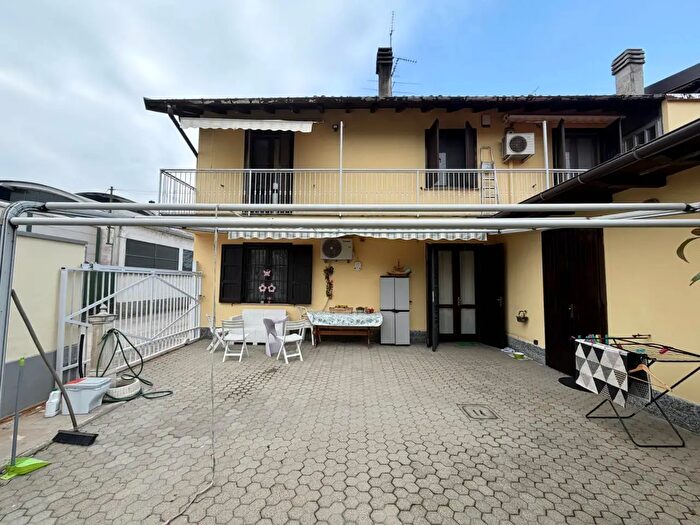 Casa con 5 locali in vendita in Vigevano