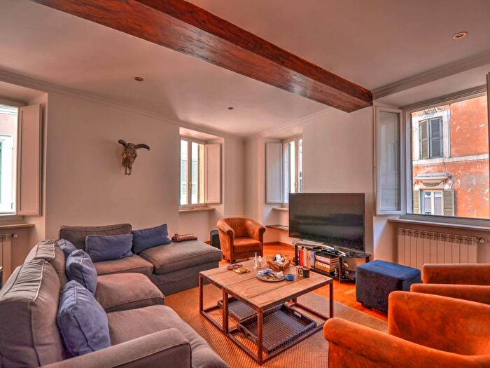 Appartamento trilocale in affitto in Via dei Pastini, Pantheon, Roma