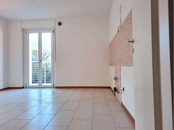 Appartamento trilocale in affitto in Via Abondi, Maccani Campotrentino, Trento