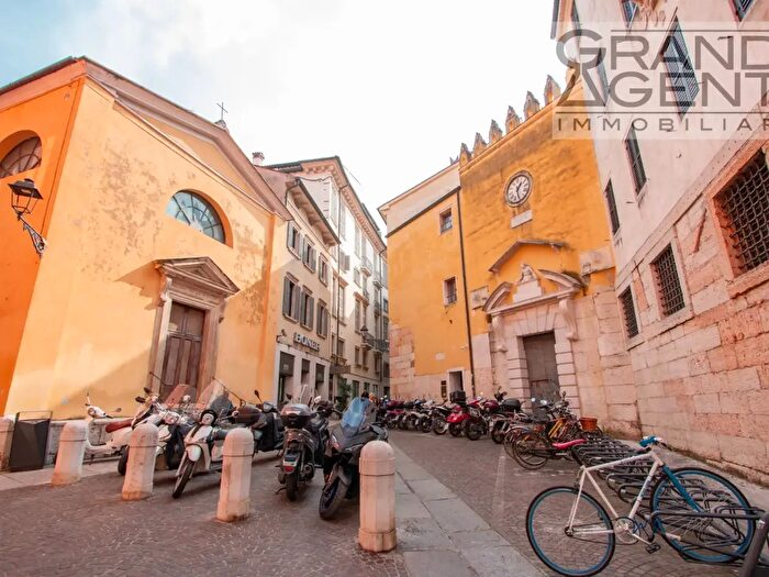 Appartamento trilocale in vendita in Piazzetta Monte a, Verona