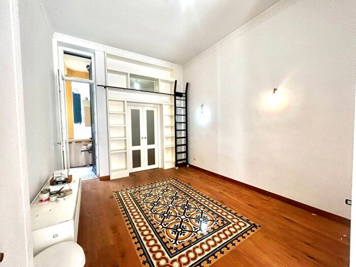 Appartamento trilocale in affitto in Via Michele Kerbaker, Vomero, Napoli