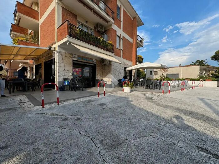 Appartamento con 5 locali in vendita in Via Orrea, Roma