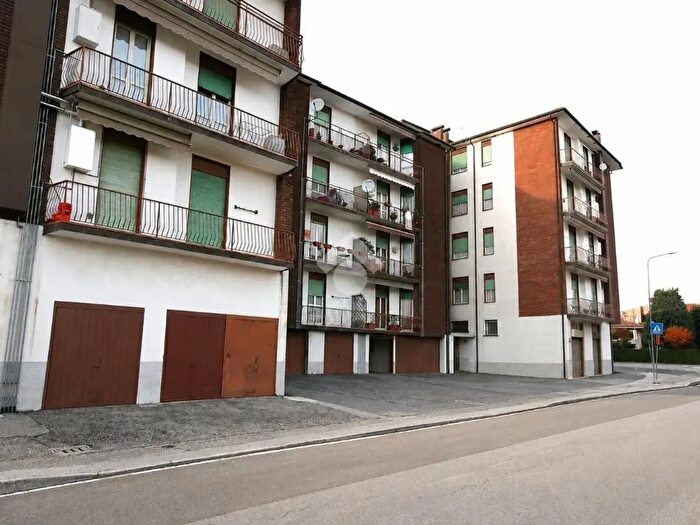 Appartamento trilocale in vendita in Via Giacomo Leopardi, Barzago