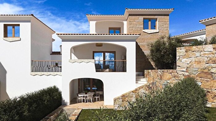 Casa con 6 locali in vendita in San Teodoro