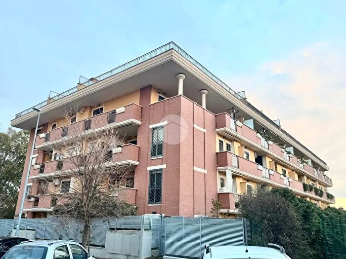 Appartamento quadrilocale in vendita in Via Acciaroli, Roma