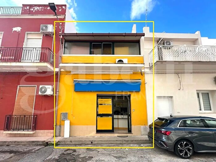 Casa con 5 locali in vendita in Via Piemonte, Avola