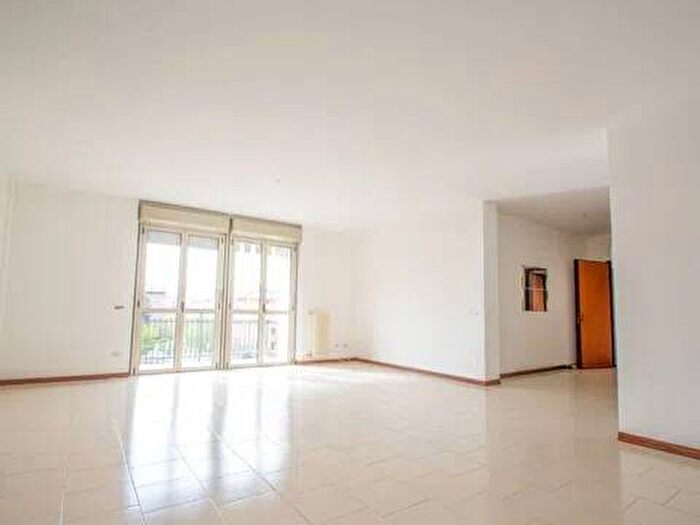 Appartamento quadrilocale in affitto in Corso Xxv Aprile, Centro, Luino