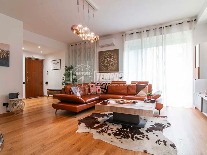 Appartamento trilocale in vendita in Via Filippo Reina, Saronno