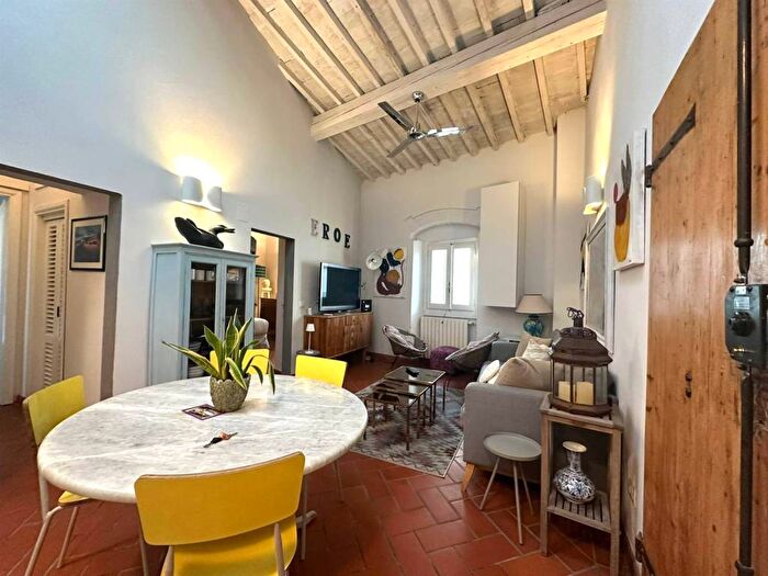 Appartamento trilocale in affitto in Piazza dei Nerli, San Frediano, Firenze