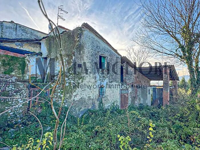 Casa quadrilocale in vendita in Via del Frascone, Pistoia