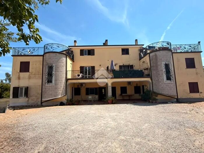 Casa con 7 locali in vendita in Via dei Gelsomini, Crotone