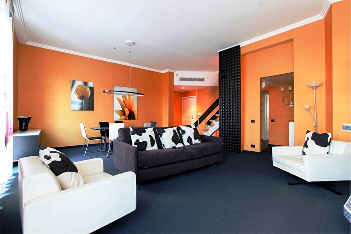 Appartamento trilocale in vendita in Milano ArenaCanovaPagano Via Legnano, Milano