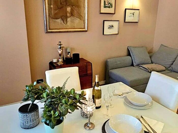 Appartamento bilocale in affitto in Via Giovanni da Procida, Sempione, Milano