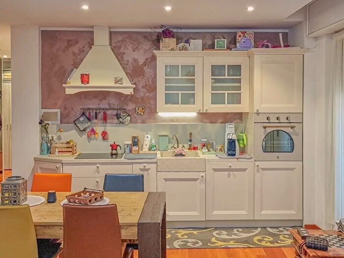 Appartamento trilocale in affitto in Via Angelo Scarsellini, Verona