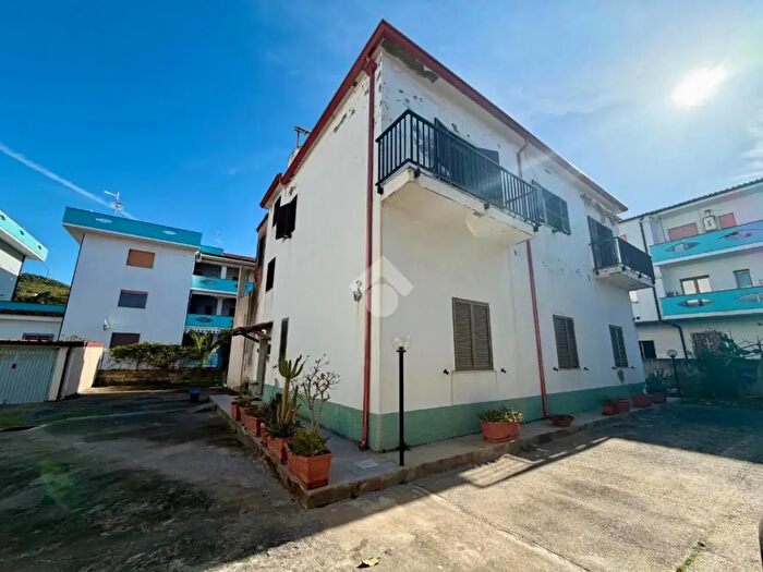 Appartamento trilocale in vendita in Viale Glauco, Diamante