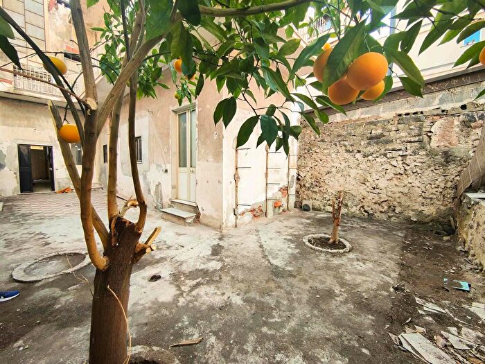 Appartamento trilocale in vendita in Via Negrelli, Catania