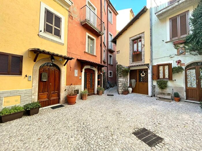 Appartamento con 5 locali in vendita in Vicolo Casamari Sora Frosinone, Sora